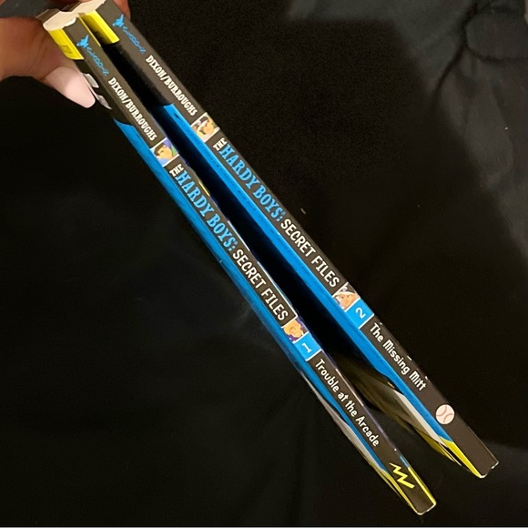 The Hardy Boys SECRET FILES #1 and #2 bundle - Picture 5 of 9